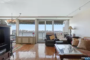 2 Horizon 1010, Fort Lee, NJ 07024 - Photo 5