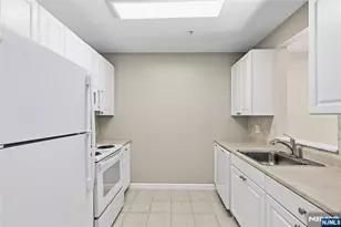 905 River Road 224, Edgewater, NJ 07020 - Photo 9