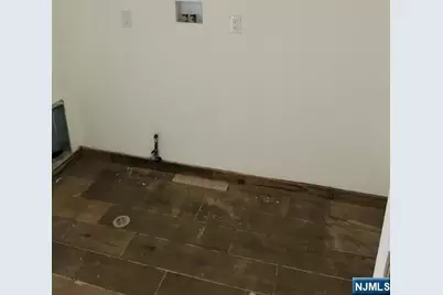 180 Philip Avenue, Elmwood Park, NJ 07407 - Photo 15