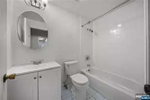 402 Chase Ct 402, Edgewater, NJ 07020 - Photo 11