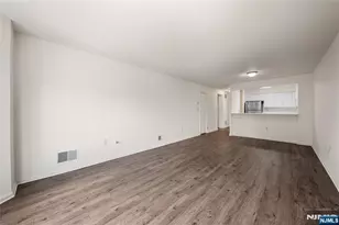 402 Chase Ct 402, Edgewater, NJ 07020 - Photo 9