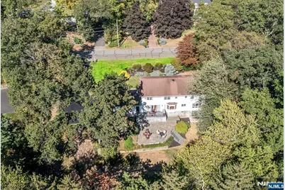 910 Huron Road, Franklin Lakes, NJ 07417 - Photo 35