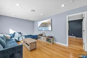 14 Weeks Ct, Clifton, NJ 07013 - Photo 17