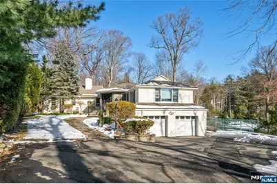 15 Kenwood Drive, Woodcliff Lake, NJ 07677 - Photo 3