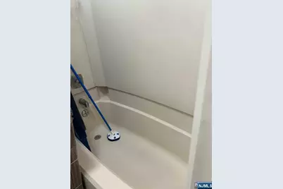 372 Queen Anne Road 370 #370, Teaneck Township, NJ 07666 - Photo 9