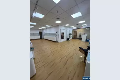 2033 Lemoine Avenue 201 #201, Fort Lee, NJ 07024 - Photo 5