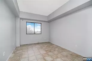 390 Gorge Road 402, Cliffside Park, NJ 07010 - Photo 17