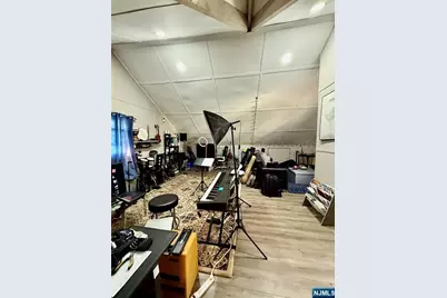 22 Mohawk Avenue 2nd Floor #2nd Floor, Hawthorne, NJ 07506 - Photo 9