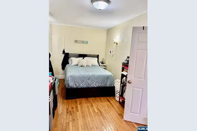 22 Mohawk Avenue 2nd Floor #2nd Floor, Hawthorne, NJ 07506 - Photo 5