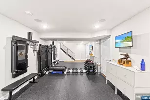 606 Undercliff Ave 1, Edgewater, NJ 07020 - Photo 29