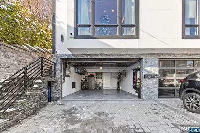 606 Undercliff Avenue 1 #1, Edgewater, NJ 07020 - Photo 33