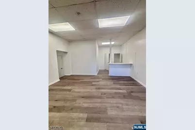 402 Hawthorne Avenue, Newark, NJ 07112 - Photo 1