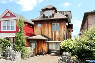 5 Beverly Pl, Edgewater, NJ 07020 - Photo 1