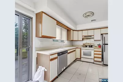 2410 3rd Street, Fort Lee, NJ 07024 - Photo 33