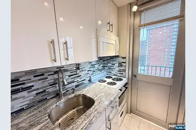 160 Overlook Avenue 11E2 #11E2, Hackensack, NJ 07601 - Photo 13