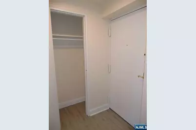 9 Columbia Terrace 3D #3D, Edgewater, NJ 07020 - Photo 5