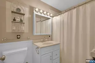 2000 Linwood Ave 18B, Fort Lee, NJ 07024 - Photo 19