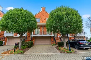 119 Hudson Cove, Edgewater, NJ 07020 - Photo 3