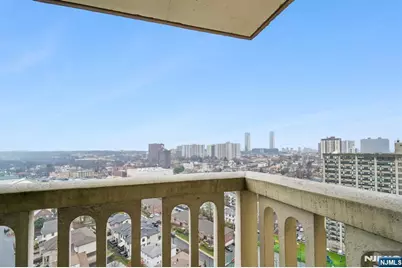 555 North 19W #19W, Fort Lee, NJ 07024 - Photo 13