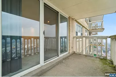 555 North 19W #19W, Fort Lee, NJ 07024 - Photo 11