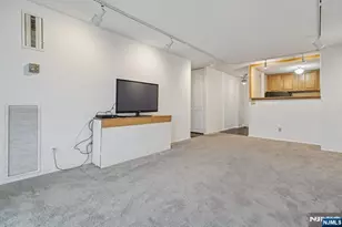 555 North 19W, Fort Lee, NJ 07024 - Photo 3