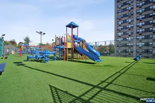 555 North 19W, Fort Lee, NJ 07024 - Photo 25