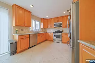 146B Myrtle B, Fort Lee, NJ 07024 - Photo 9