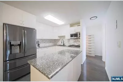 2100 Linwood Avenue 17T #17T, Fort Lee, NJ 07024 - Photo 3