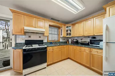 525 Chestnut Street, Ridgefield, NJ 07657 - Photo 9