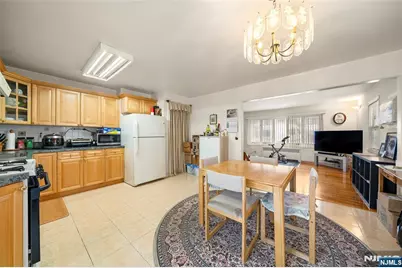 525 Chestnut Street, Ridgefield, NJ 07657 - Photo 7