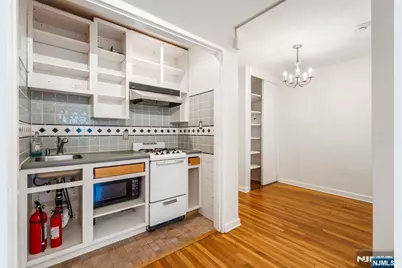 3061 Edwin 3E #3E, Fort Lee, NJ 07024 - Photo 7