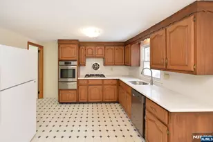 26 Bank St, Midland Park, NJ 07432 - Photo 3