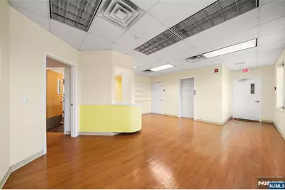 2083 Center Avenue 3A #3A, Fort Lee, NJ 07024 - Photo 5