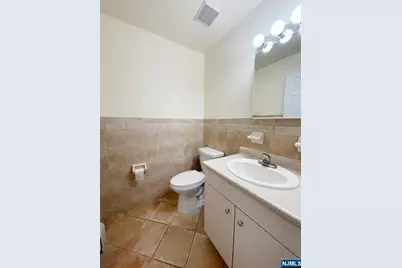 332 E Columbia Avenue A #A, Palisades Park, NJ 07650 - Photo 9