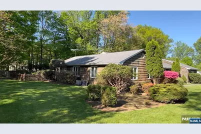 24 Drake Lane, Upper Saddle River, NJ 07458 - Photo 3