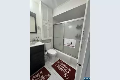 460 Avenue E 1 #1, Bayonne, NJ 07002 - Photo 15