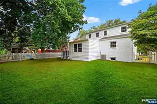 179 Huguenot Dr, New Milford, NJ 07646 - Photo 19