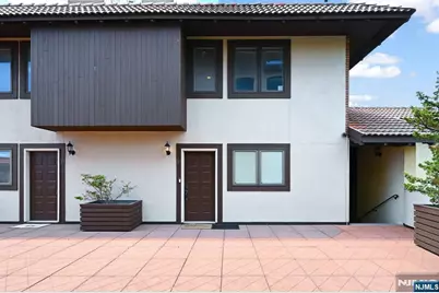 300 Gorge Road 38 #38, Cliffside Park, NJ 07010 - Photo 9