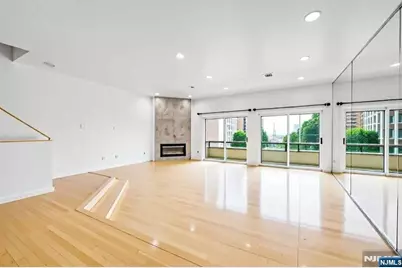 300 Gorge Road 38 #38, Cliffside Park, NJ 07010 - Photo 13