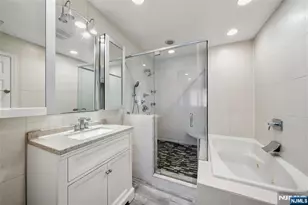 300 Gorge Road 38, Cliffside Park, NJ 07010 - Photo 25