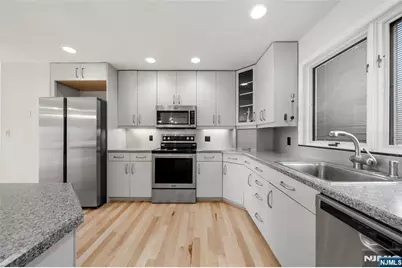 300 Gorge Road 38 #38, Cliffside Park, NJ 07010 - Photo 17