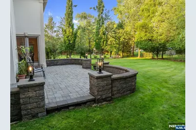 71 Roberts Road, Englewood Cliffs, NJ 07632 - Photo 31