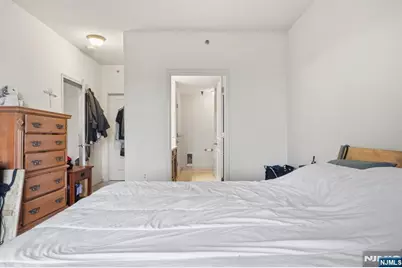 15 Enterprise Court 1051 #1051, Jersey City, NJ 07305 - Photo 9