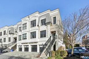 24 Marquis Ct, Edgewater, NJ 07020 - Photo 1