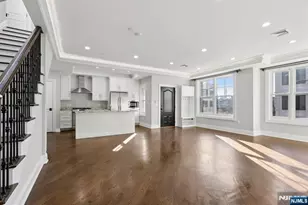 24 Marquis Ct, Edgewater, NJ 07020 - Photo 5