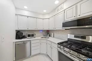 12 Mountain Ridge Rd, Bloomingdale, NJ 07403 - Photo 7