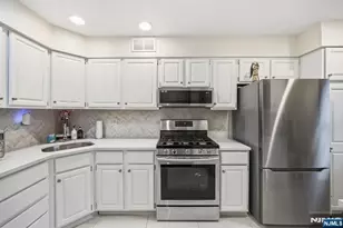 12 Mountain Ridge Rd, Bloomingdale, NJ 07403 - Photo 9