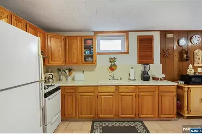 93 Woodrow Avenue, Woodland Park, NJ 07424 - Photo 21