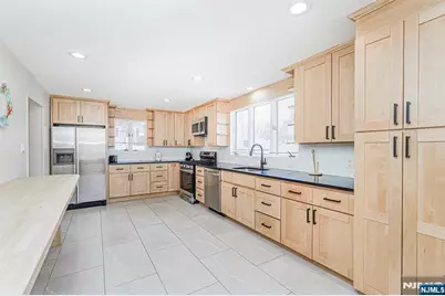 566 Teaneck Road, Teaneck Township, NJ 07666 - Photo 15