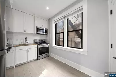 553 Undercliff Avenue 5 #5, Edgewater, NJ 07020 - Photo 7